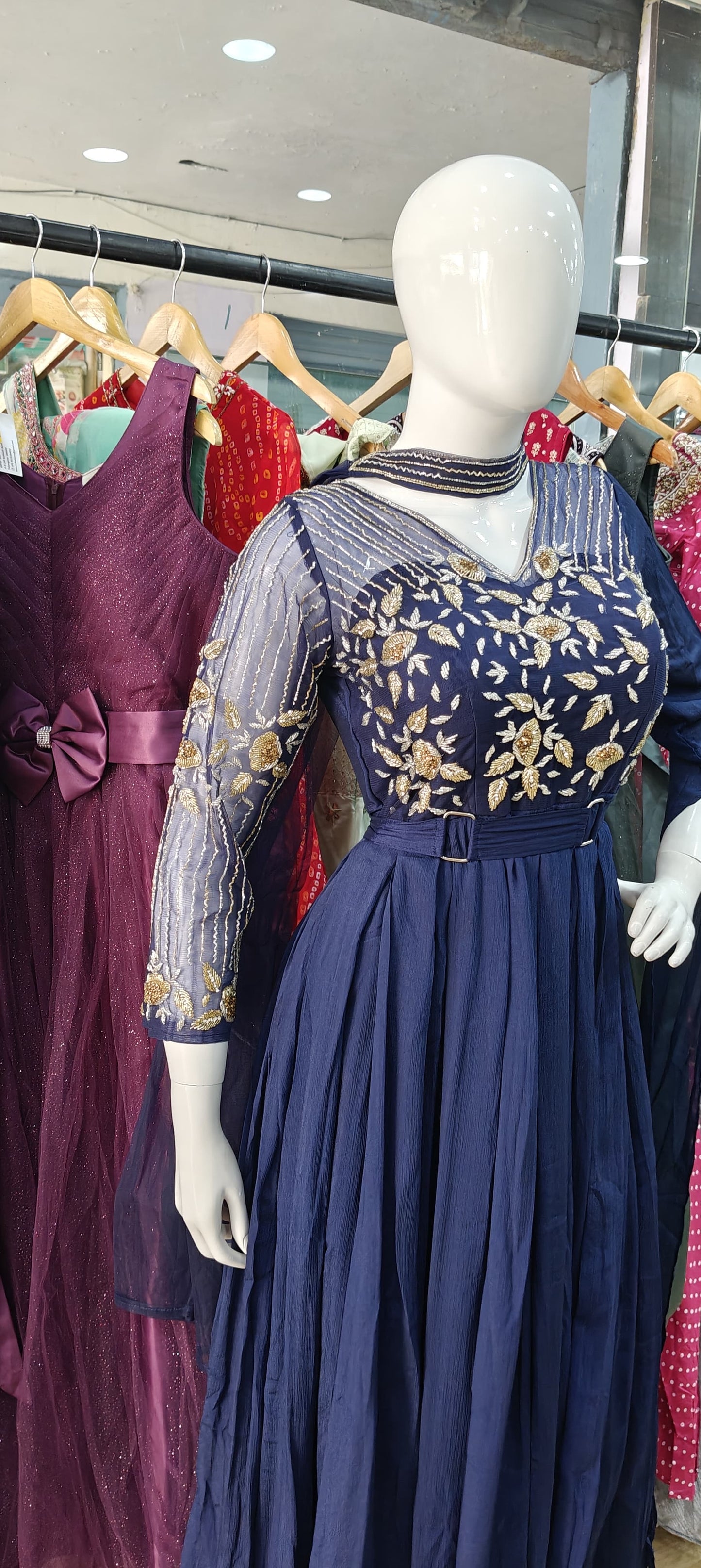 Blue zari embroidered bodice with choker dupatta